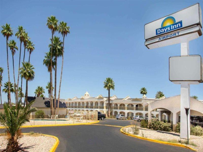Days Inn By Wyndham Airport - Феникс Экстерьер фото