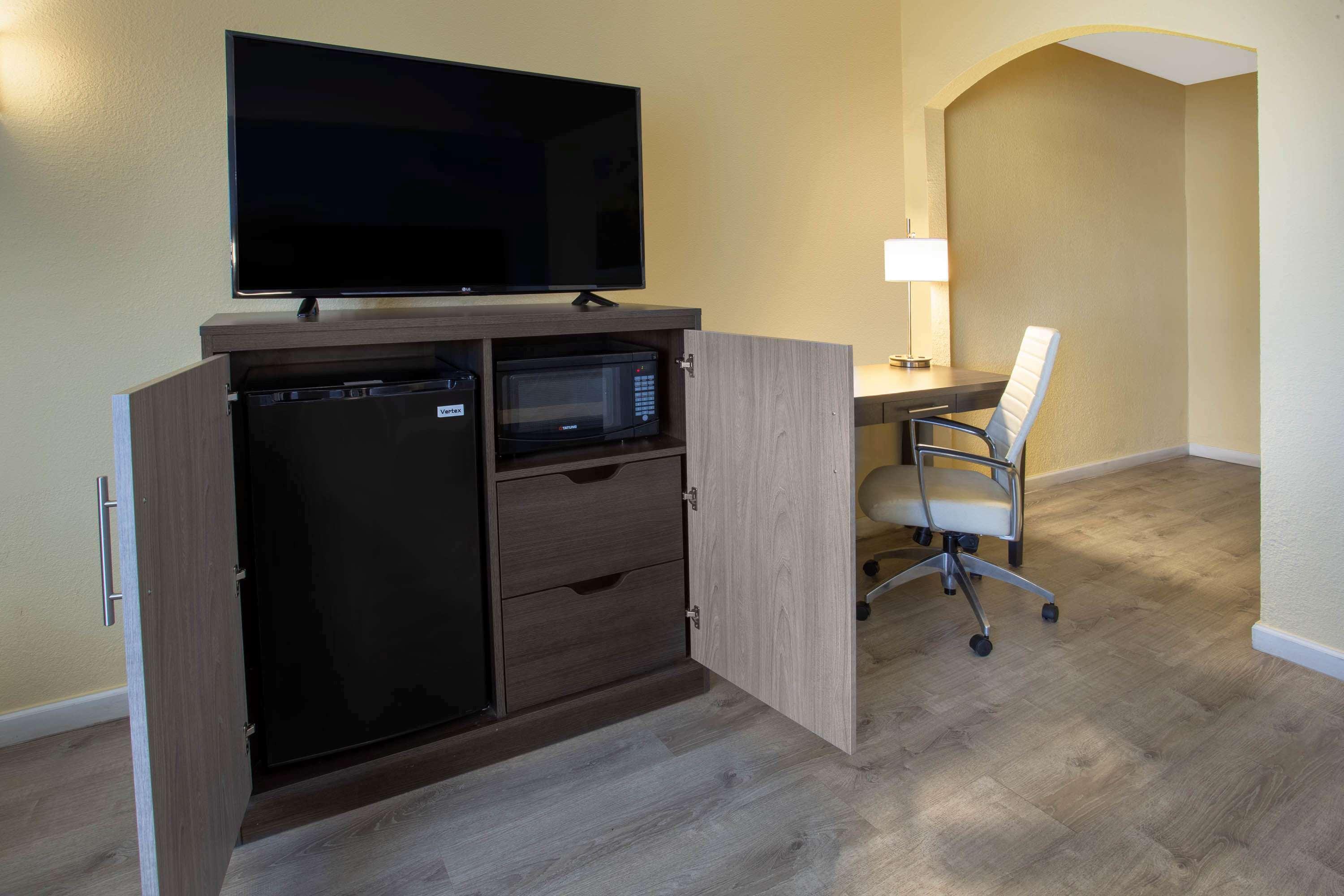 Days Inn By Wyndham Airport - Феникс Экстерьер фото
