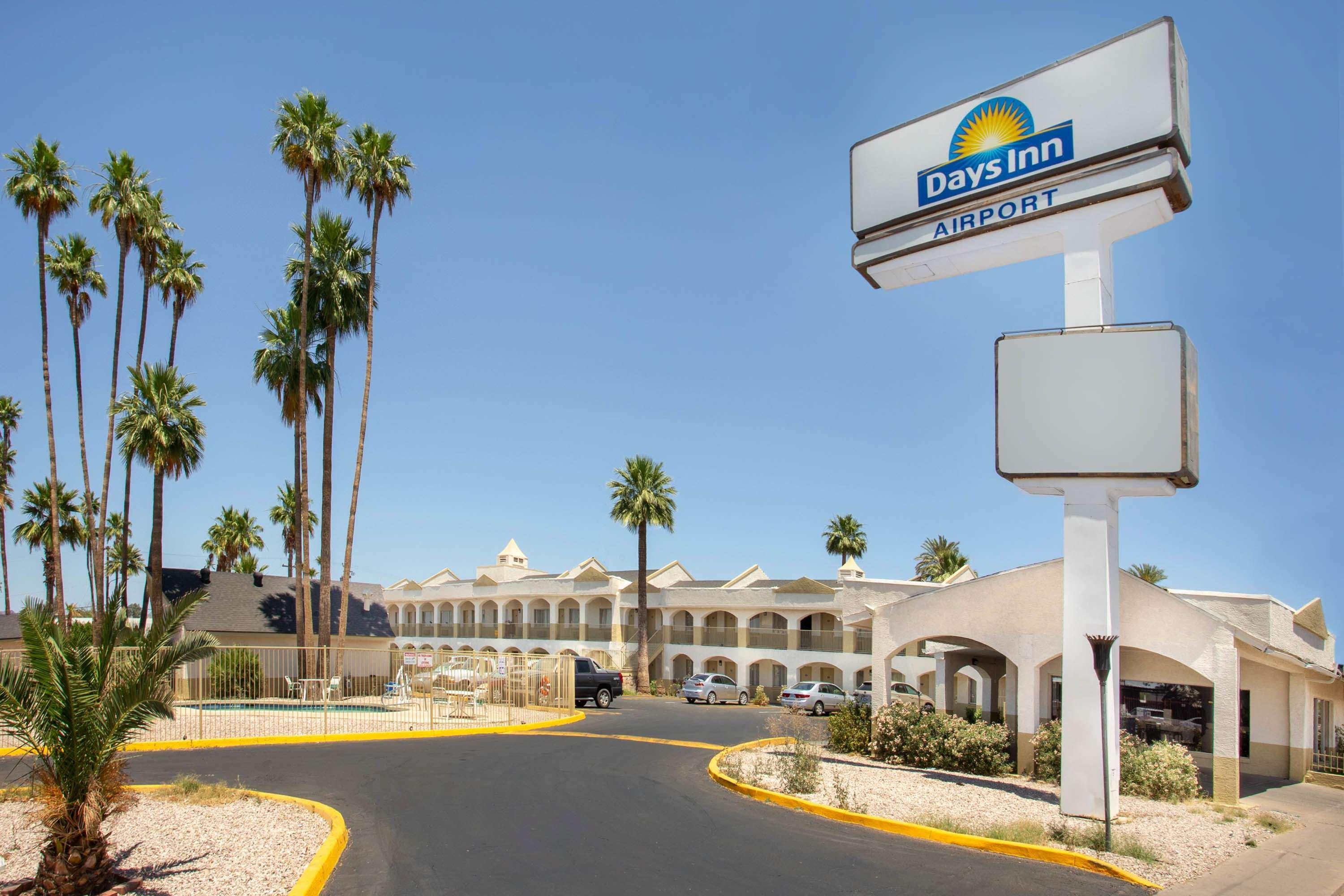 Days Inn By Wyndham Airport - Феникс Экстерьер фото