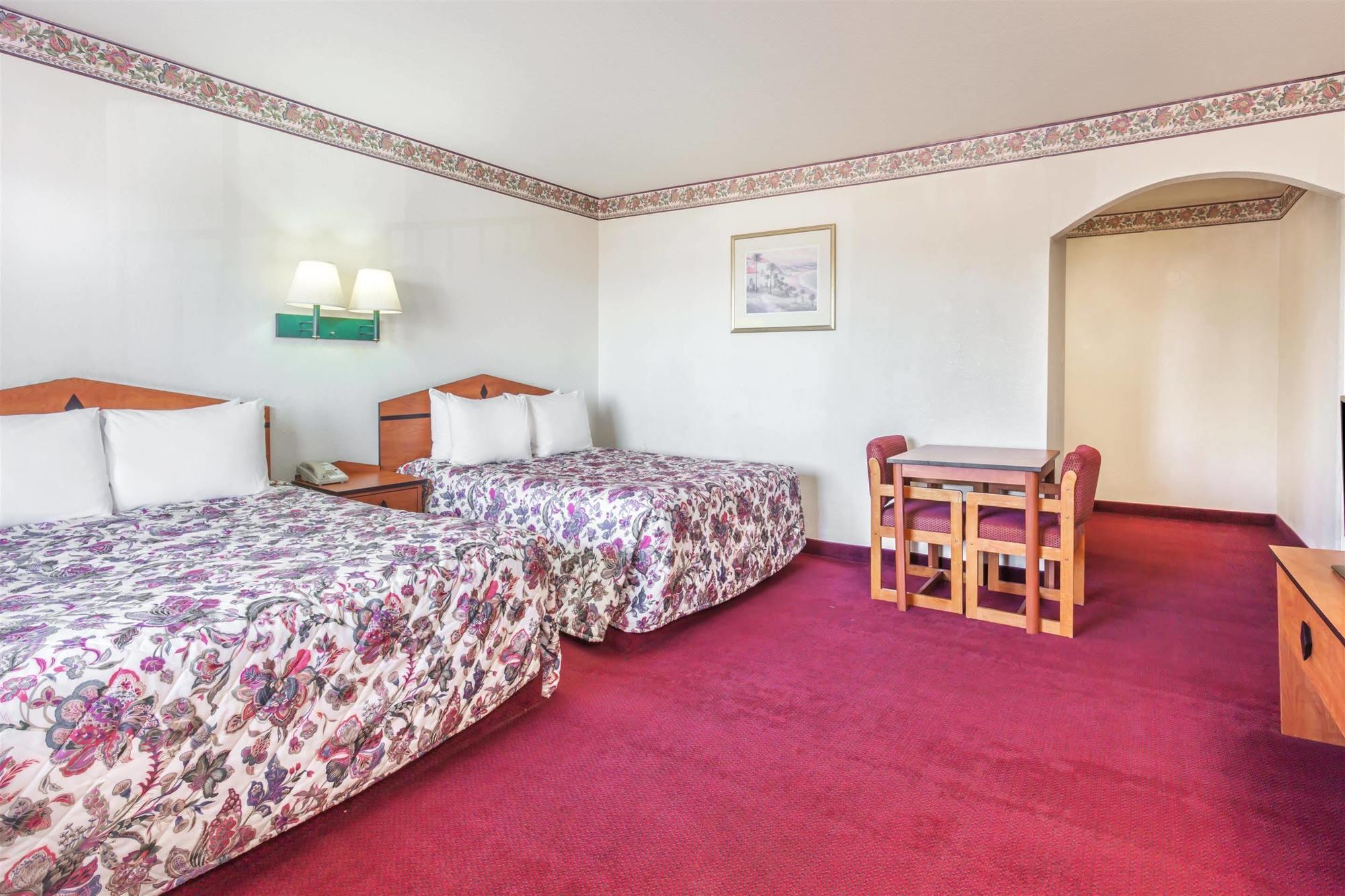 Days Inn By Wyndham Airport - Феникс Экстерьер фото