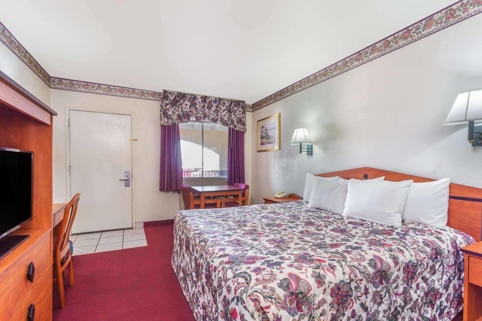 Days Inn By Wyndham Airport - Феникс Экстерьер фото